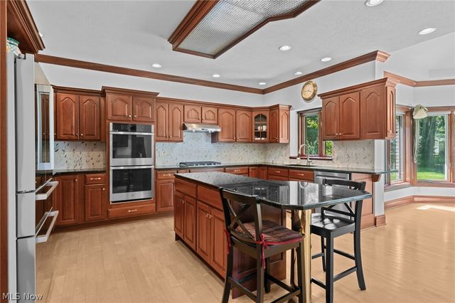 298 Village Drive, Broadview Heights, OH 44147