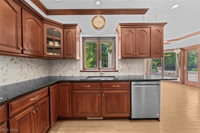 298 Village Drive, Broadview Heights, OH 44147