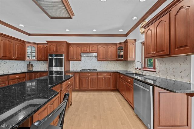 298 Village Drive, Broadview Heights, OH 44147