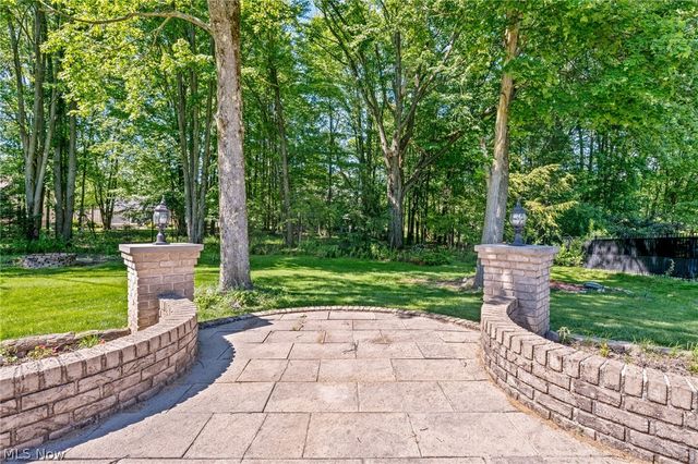 298 Village Drive, Broadview Heights, OH 44147