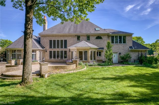 298 Village Drive, Broadview Heights, OH 44147
