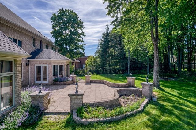 298 Village Drive, Broadview Heights, OH 44147