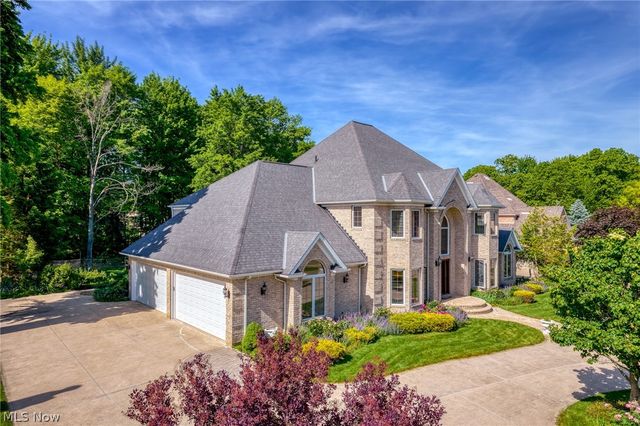 298 Village Drive, Broadview Heights, OH 44147