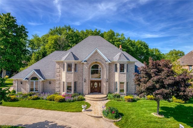 298 Village Drive, Broadview Heights, OH 44147