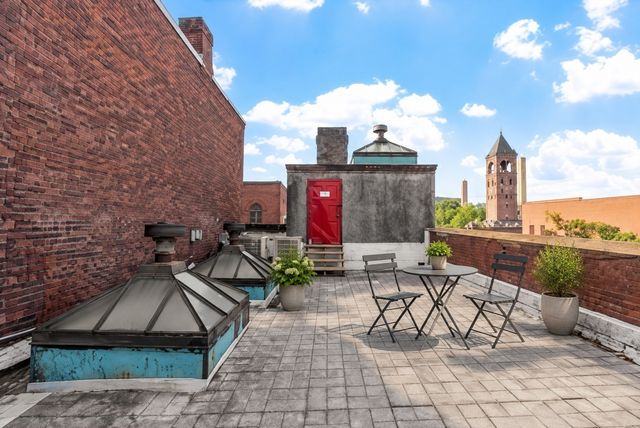 160 Merrimack St D, Lowell, MA 01852