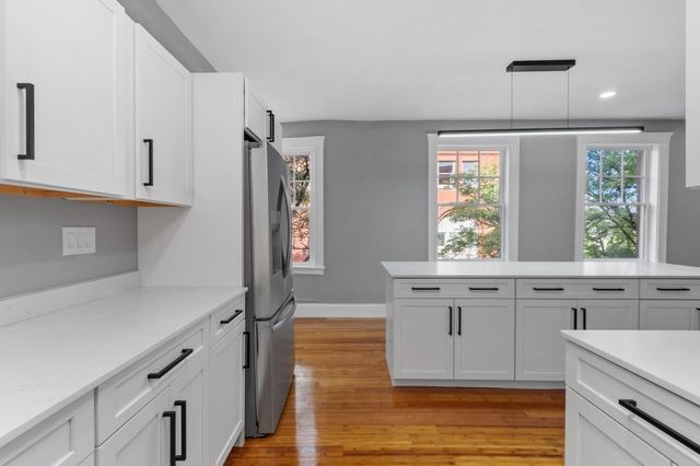 160 Merrimack St D, Lowell, MA 01852