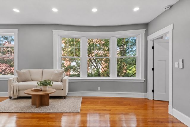 160 Merrimack St D, Lowell, MA 01852