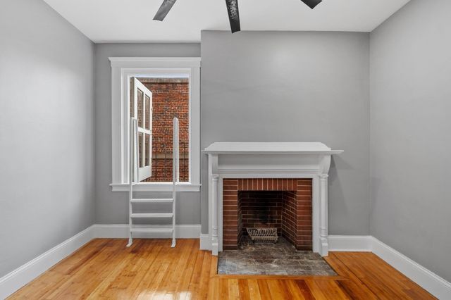 160 Merrimack St D, Lowell, MA 01852