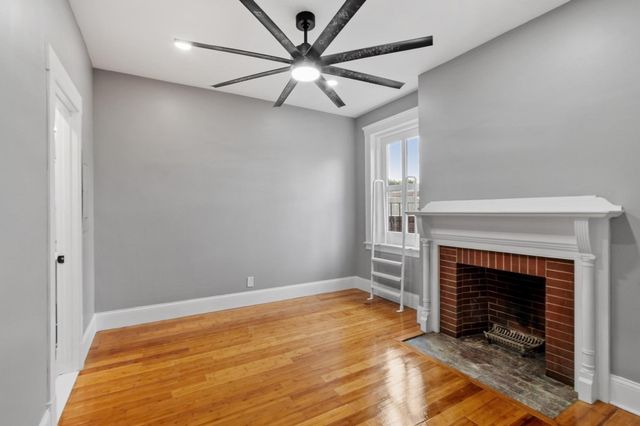 160 Merrimack St D, Lowell, MA 01852
