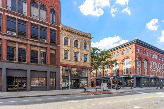 160 Merrimack St D, Lowell, MA 01852