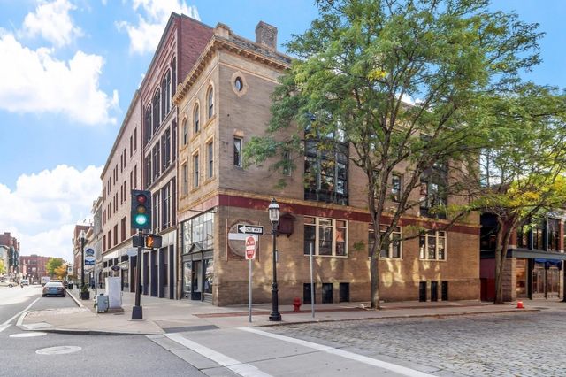 160 Merrimack St D, Lowell, MA 01852