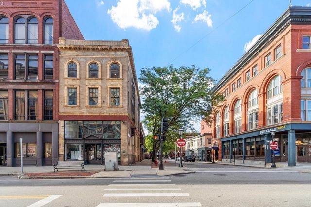 160 Merrimack St D, Lowell, MA 01852