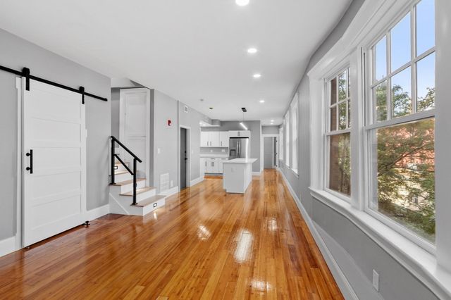 160 Merrimack St D, Lowell, MA 01852