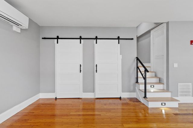 160 Merrimack St D, Lowell, MA 01852