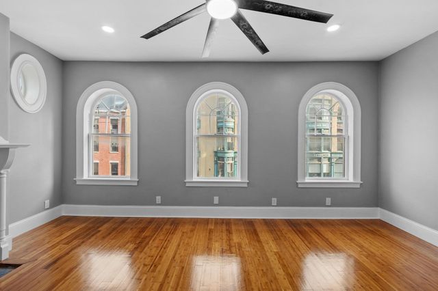 160 Merrimack St D, Lowell, MA 01852