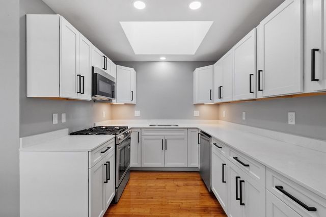 160 Merrimack St D, Lowell, MA 01852
