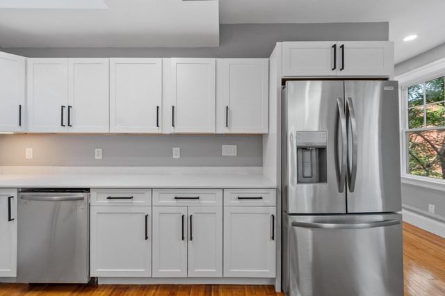 160 Merrimack St D, Lowell, MA 01852