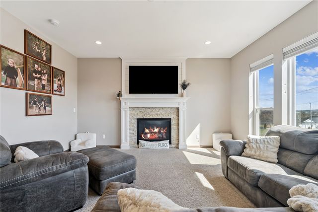 1903 Wycliffe Court SW, Cedar Rapids, IA 52404