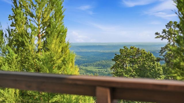 8008 Mountain Laurel Trail, Signal Mountain, TN 37377