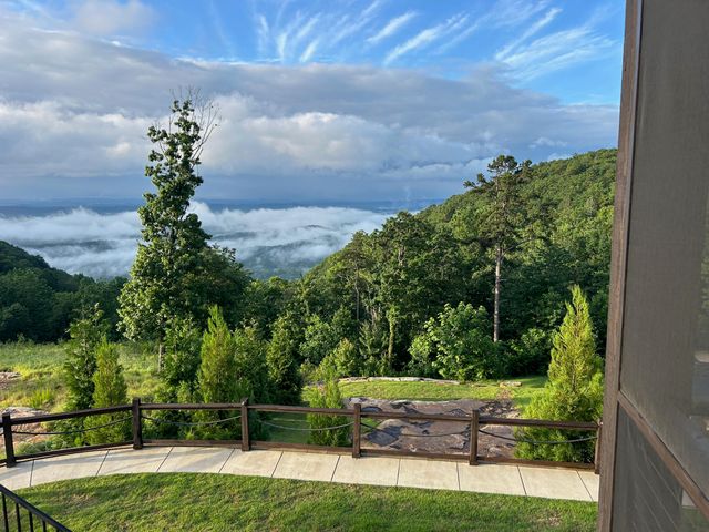 8008 Mountain Laurel Trail, Signal Mountain, TN 37377