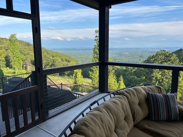 8008 Mountain Laurel Trail, Signal Mountain, TN 37377
