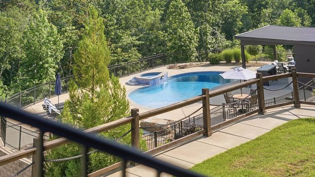 8008 Mountain Laurel Trail, Signal Mountain, TN 37377