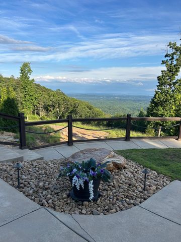 8008 Mountain Laurel Trail, Signal Mountain, TN 37377