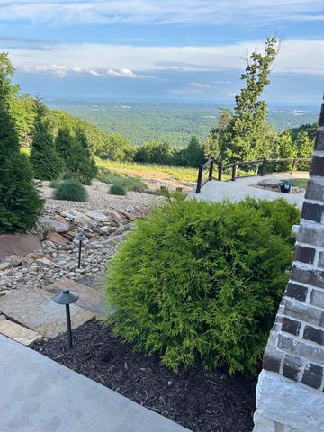 8008 Mountain Laurel Trail, Signal Mountain, TN 37377