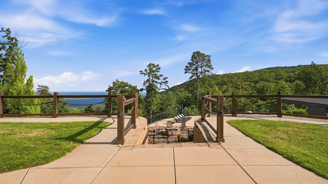 8008 Mountain Laurel Trail, Signal Mountain, TN 37377