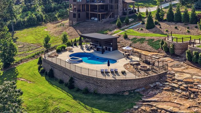8008 Mountain Laurel Trail, Signal Mountain, TN 37377