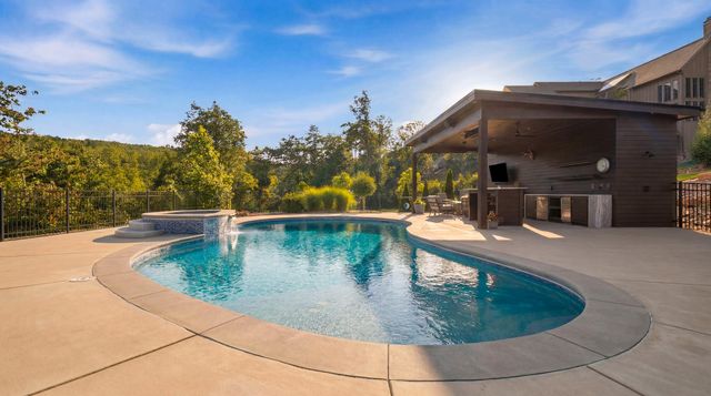8008 Mountain Laurel Trail, Signal Mountain, TN 37377