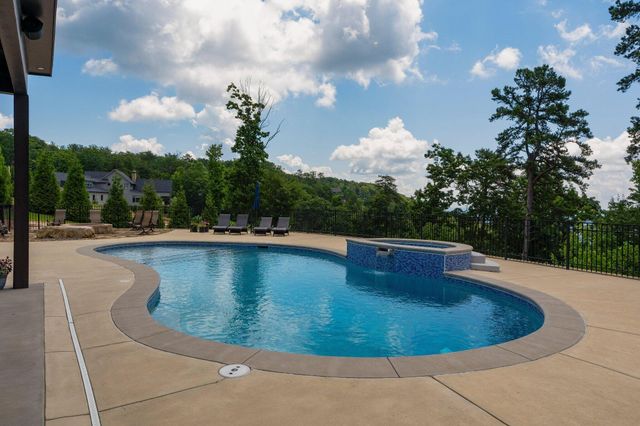 8008 Mountain Laurel Trail, Signal Mountain, TN 37377