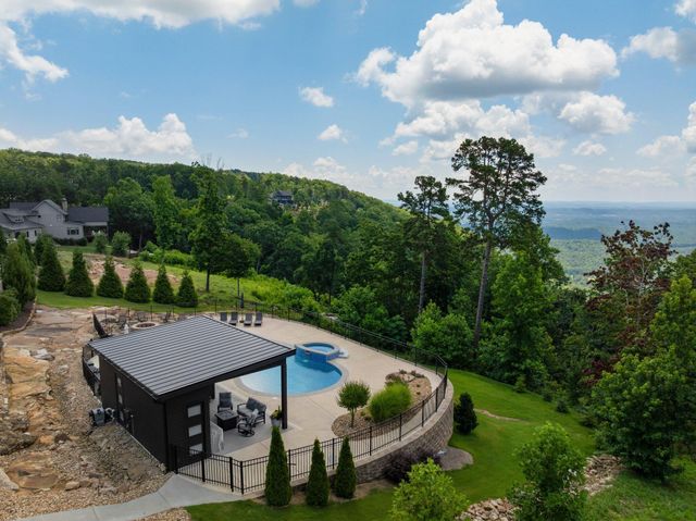 8008 Mountain Laurel Trail, Signal Mountain, TN 37377