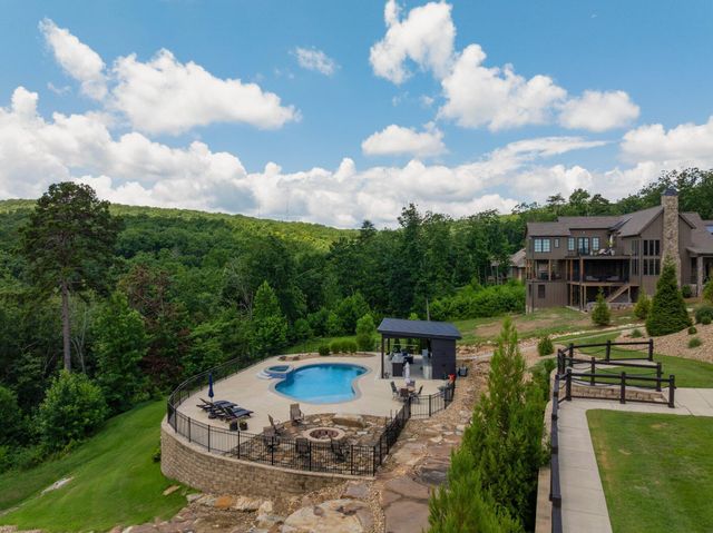 8008 Mountain Laurel Trail, Signal Mountain, TN 37377