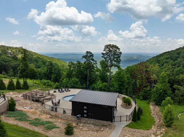 8008 Mountain Laurel Trail, Signal Mountain, TN 37377