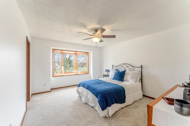 801 Gramsey Place, Burnsville, MN 55306