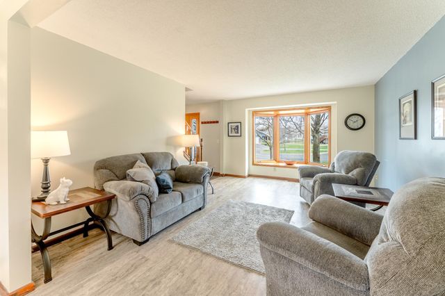 801 Gramsey Place, Burnsville, MN 55306