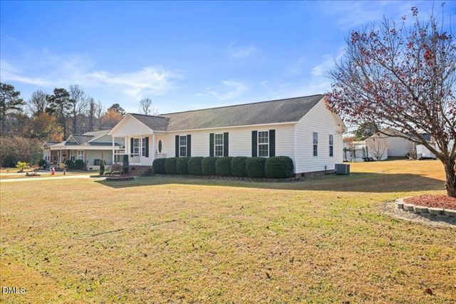 33 Meade Drive, Four Oaks, NC 27524