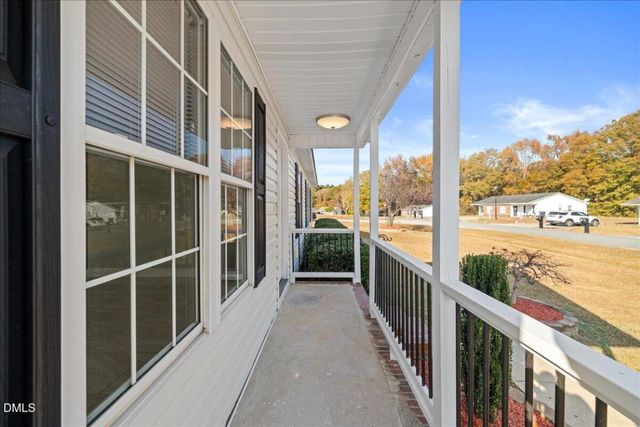 33 Meade Drive, Four Oaks, NC 27524