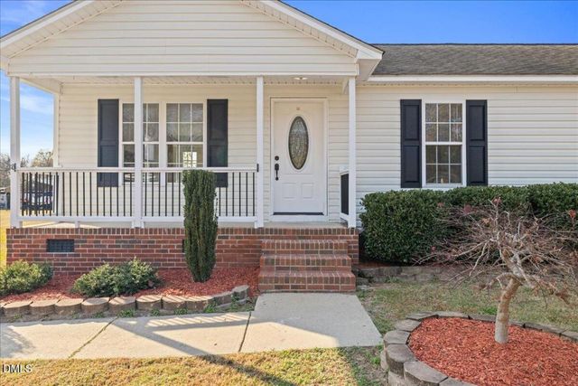 33 Meade Drive, Four Oaks, NC 27524