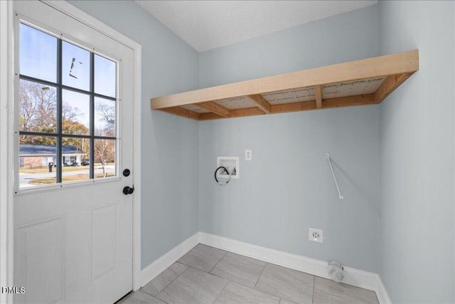 33 Meade Drive, Four Oaks, NC 27524