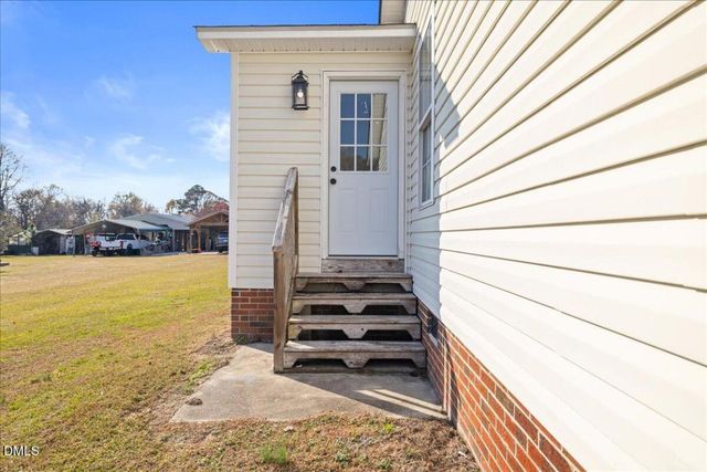 33 Meade Drive, Four Oaks, NC 27524