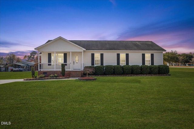 33 Meade Drive, Four Oaks, NC 27524