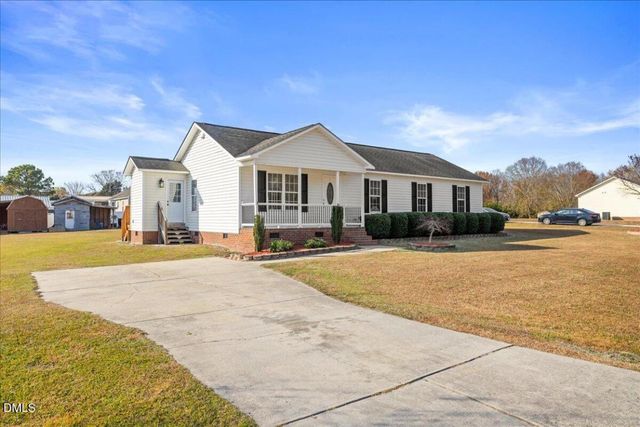 33 Meade Drive, Four Oaks, NC 27524