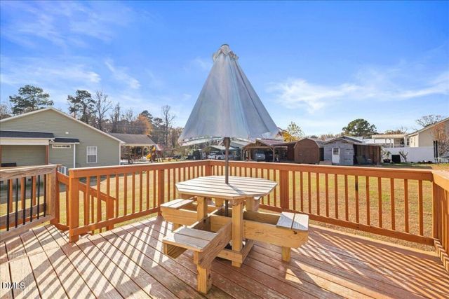 33 Meade Drive, Four Oaks, NC 27524