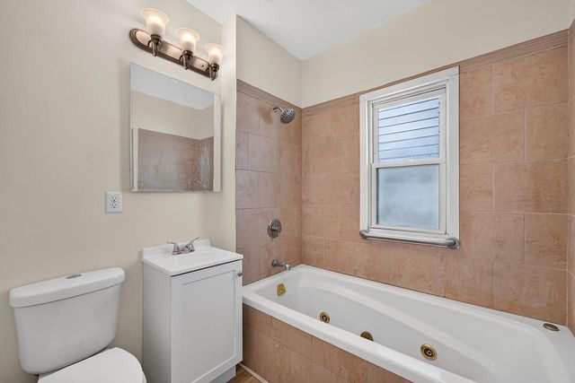 2867 N 40th STREET, Milwaukee, WI 53210