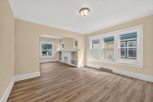 2867 N 40th STREET, Milwaukee, WI 53210