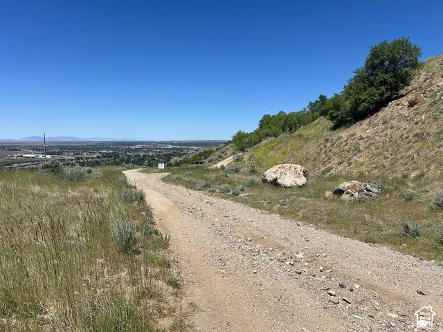 N ROLLING HILLS DR, Centerville, UT 84014