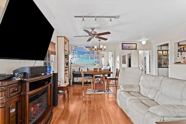 4062 Harney St, San Diego, CA 92110