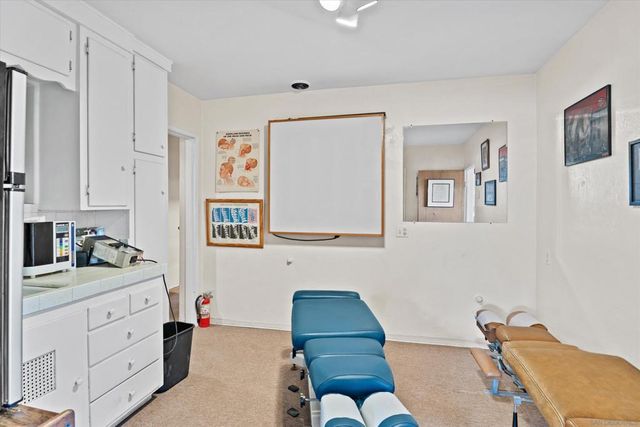 4062 Harney St, San Diego, CA 92110